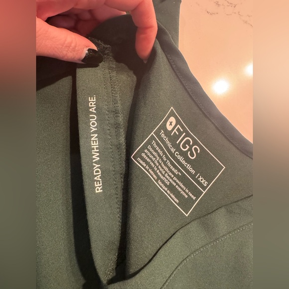 Figs Women’s Technical Collection - British Racing Green Scrub Set - XS/T & XXS - Picture 10 of 13